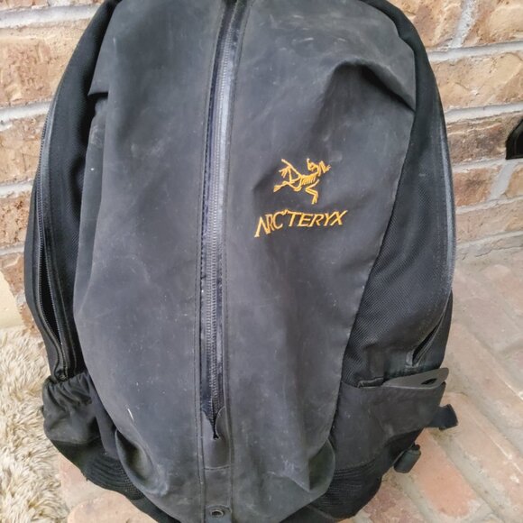 Vintage Arc'teryx Arro 22 Backpack Black Waterproof - Picture 7 of 8